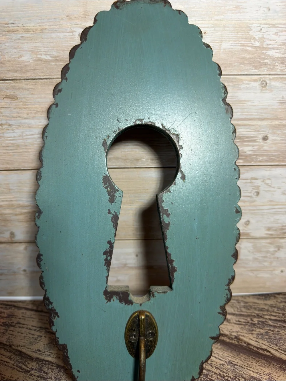 Rustic Distressed Keyhole Wall Hook Decor